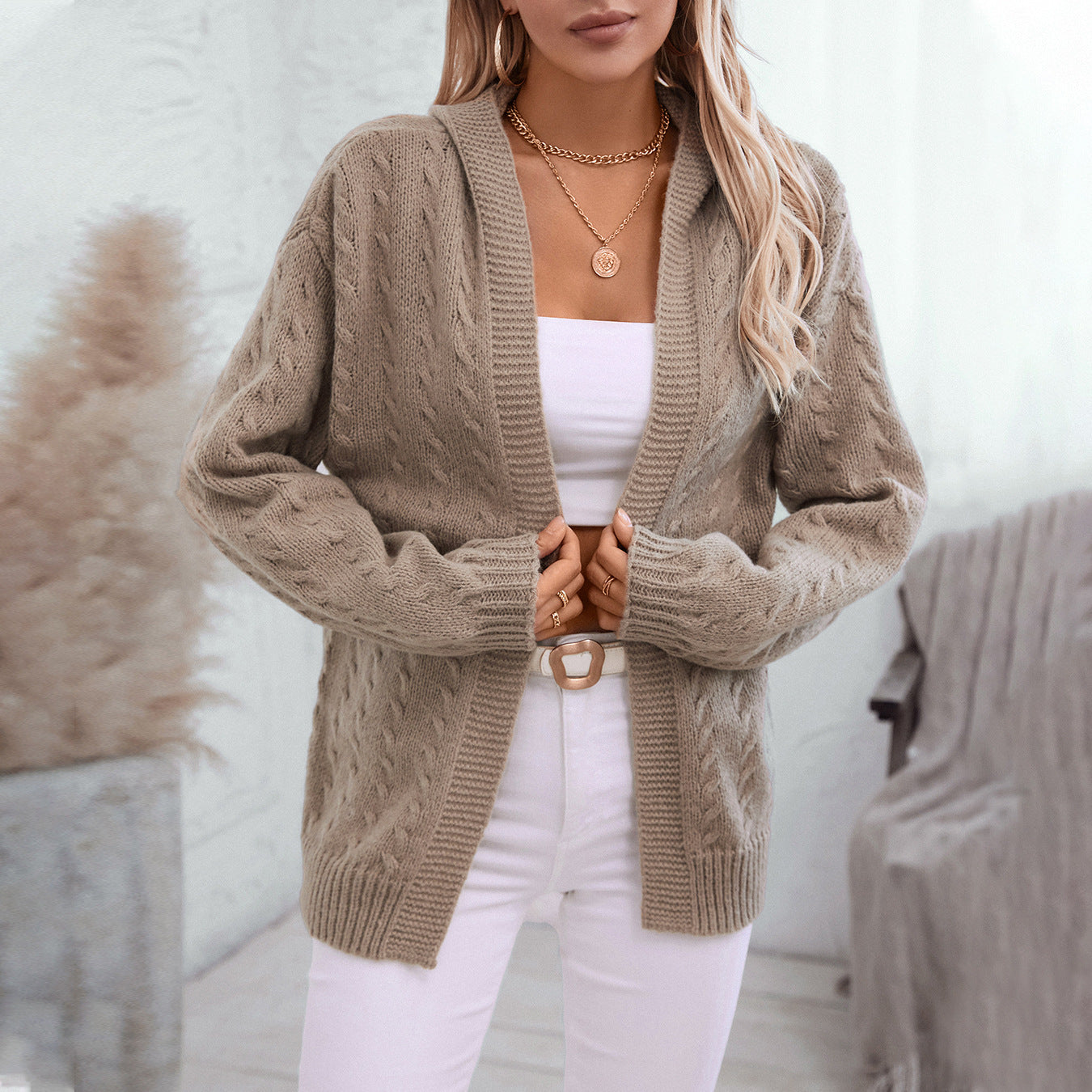 Damen Strickjacke mit Kapuze und feinem Zopfstrick Sovae