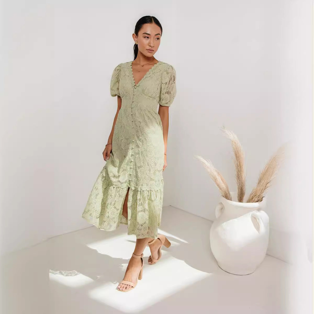 Damen Maxikleid mit zarten Spitzenapplikationen und voluminösen Ärmeln Sovae