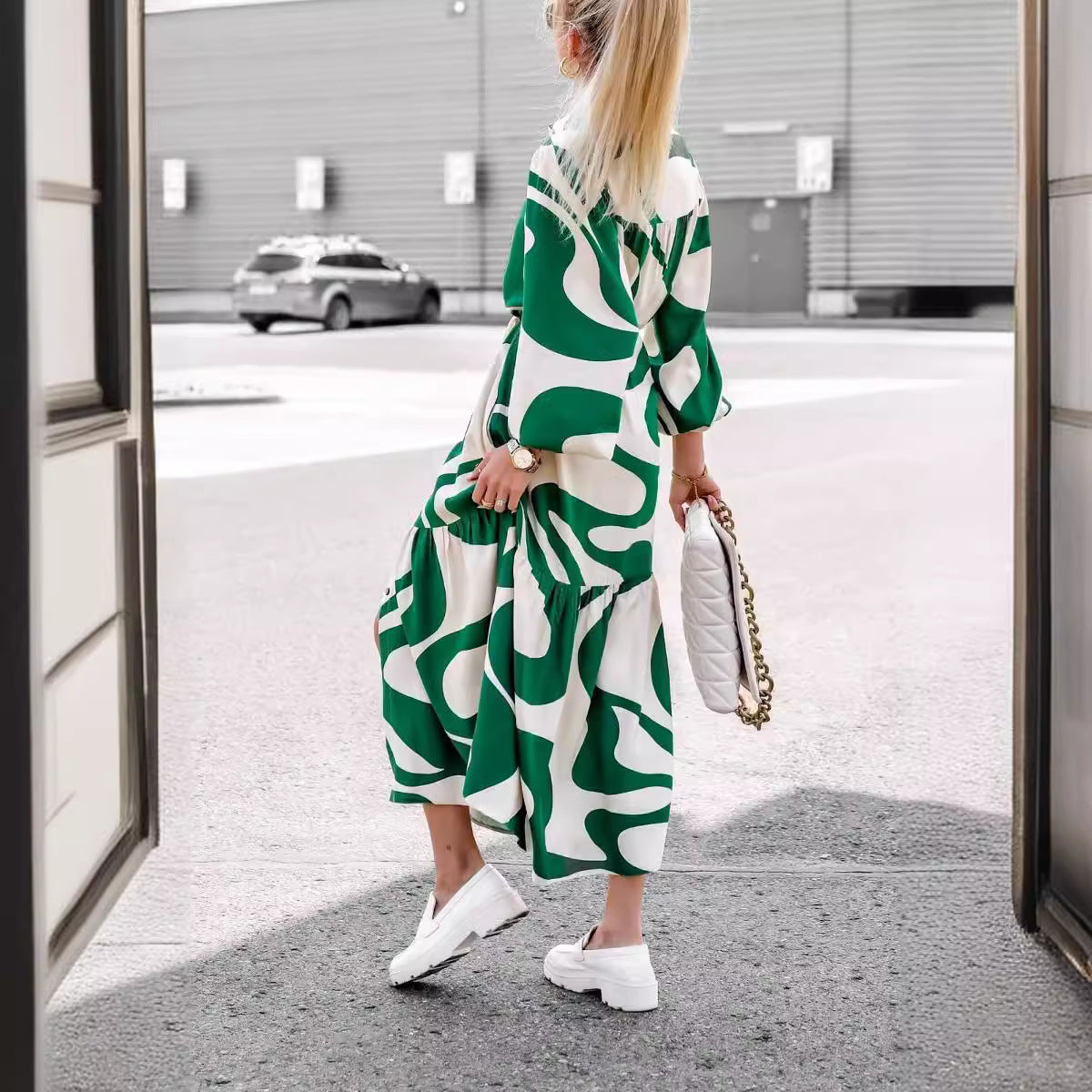 Damen Maxikleid mit modernem Muster und praktischem Taillengürtel Sovae