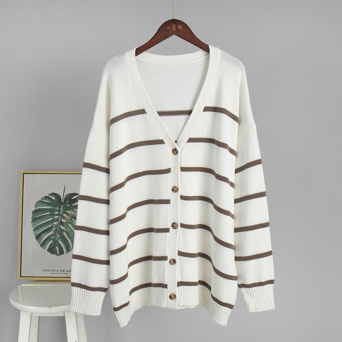 Damen Strickcardigan mit V-Ausschnitt und groben Streifen Sovae