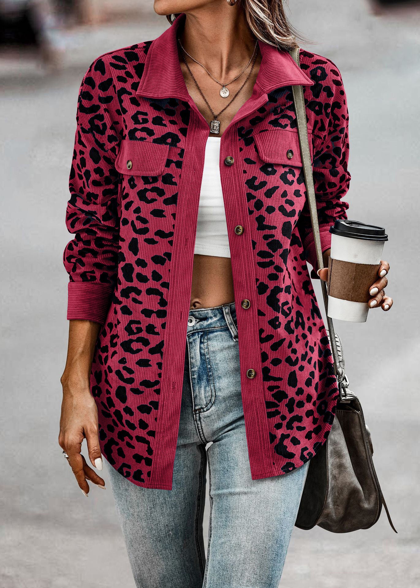 Damen Freizeitjacke mit strukturiertem Leopardenmuster und praktischen Taschen Sovae