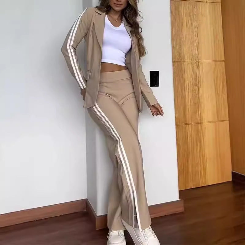 Damen Blazer-Hosenanzug mit sportlichen Streifen Sovae